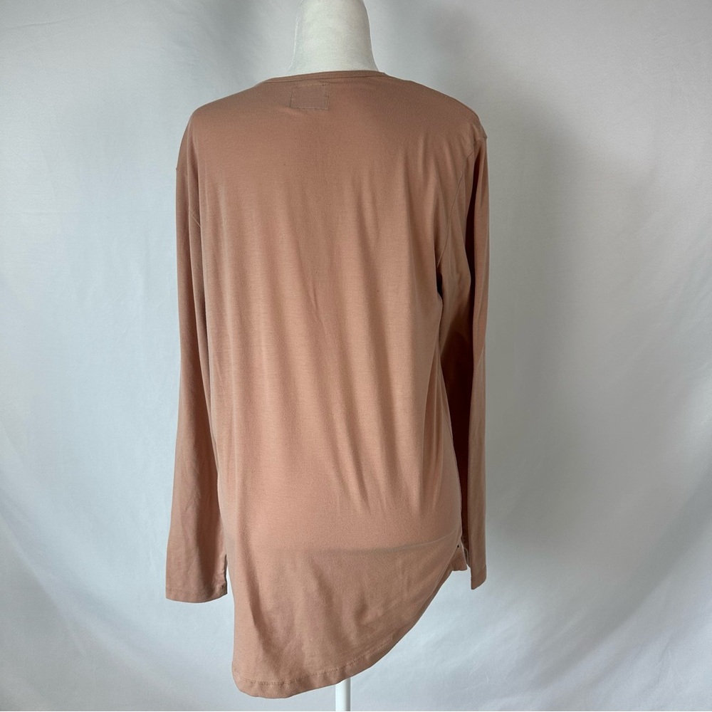Cuts Clothing Curve Hem Long Sleeve - Picture 2 of 3